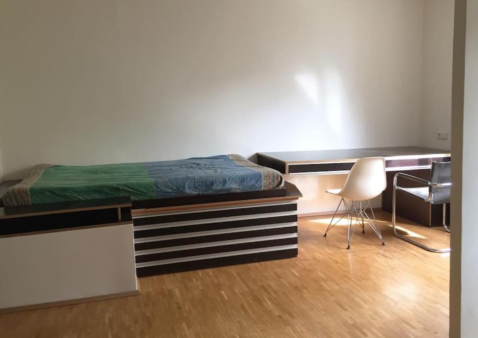 Room In Maisonette With Garden, Parking Place Wiedeń Zewnętrze zdjęcie